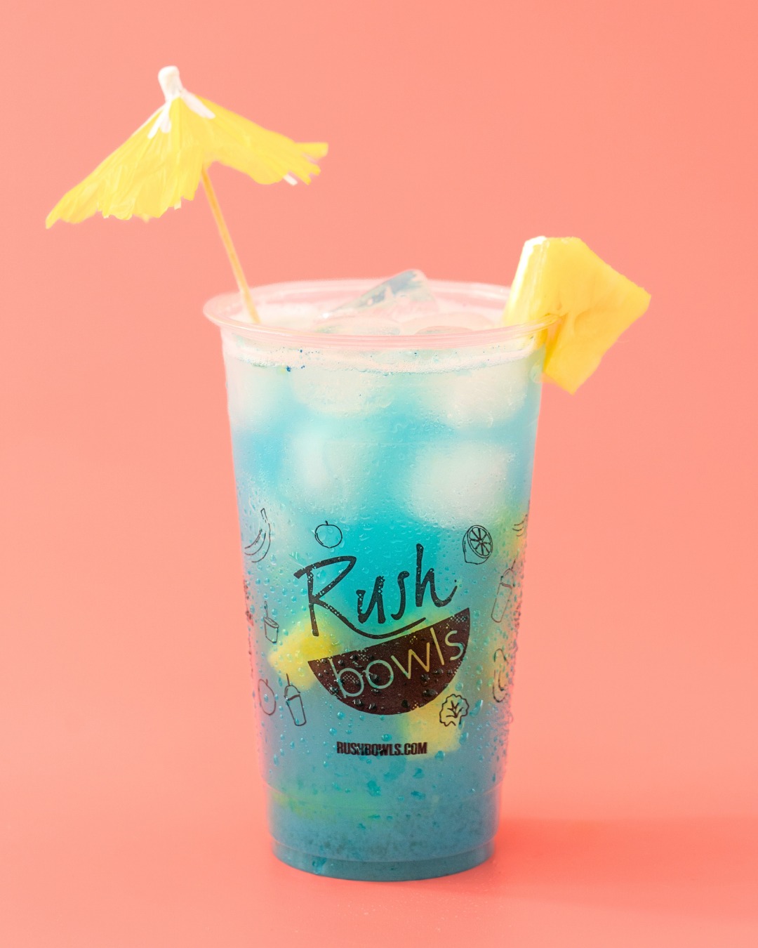 Pineapple Spirulina🍍🌊

Looks like it belongs on a tropical beach and honestly tastes like one too 🏖️🌴🌅

Bright pineapple, ocean blue vibes and the kind of aura that makes you wanna spend the rest of your day outside☀️

