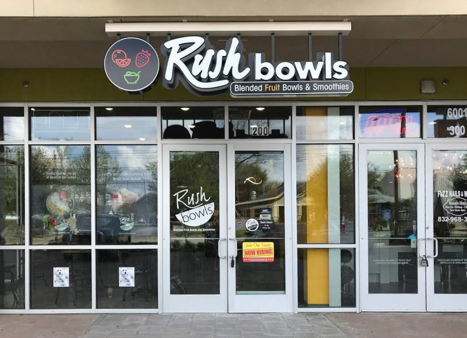 A Rush Bowls location is packed with hungry customers looking for that tasty, healthy, meal.
